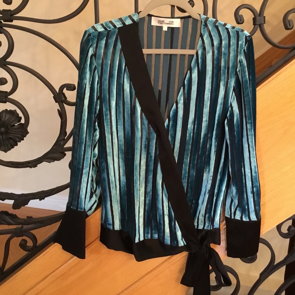 DESIGNER DIANE VON FURSTENBERG BEAUTIFUL BRAND NEW  BLOUSE
